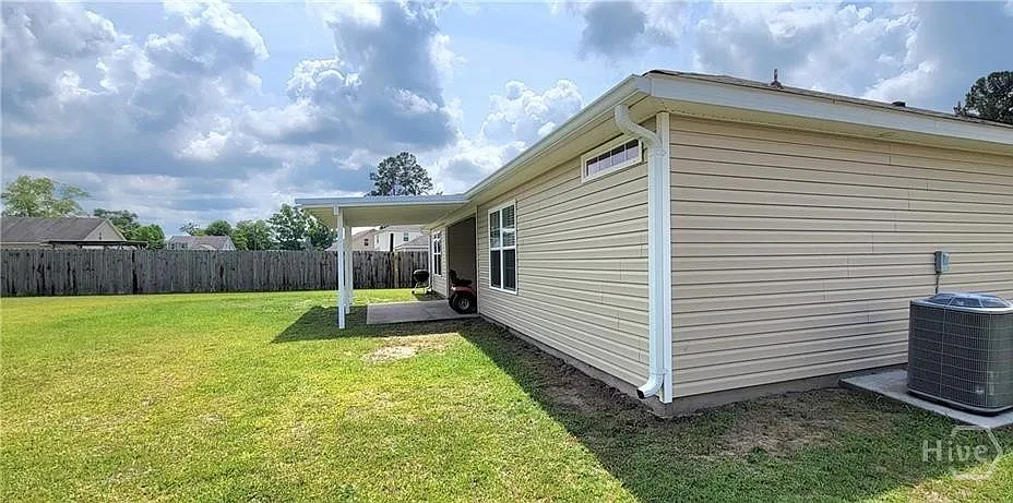 4 bed, 2.0 bath, 1639 sqft, $2,250 — Photo 2