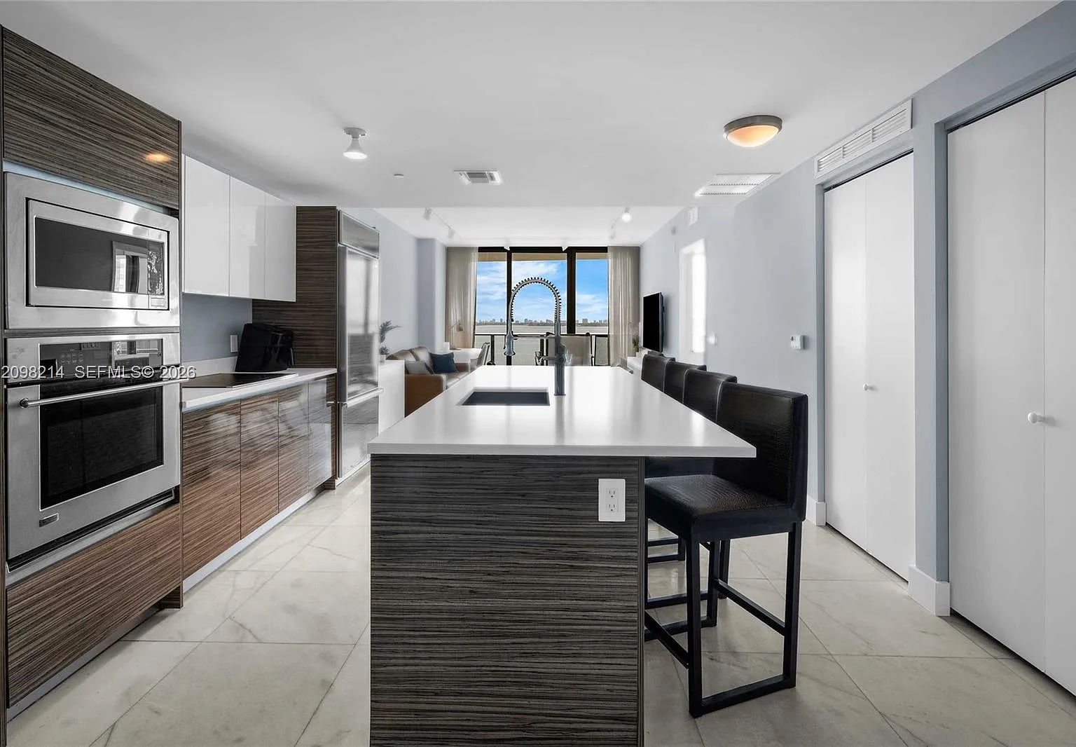 Icon Bay Condo — Photo 2