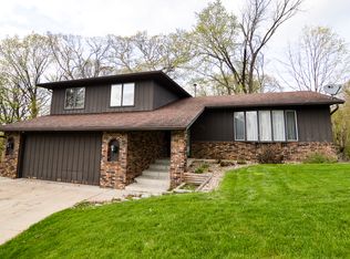 2641 Whitney Dr NE, Cedar Rapids, IA 52402