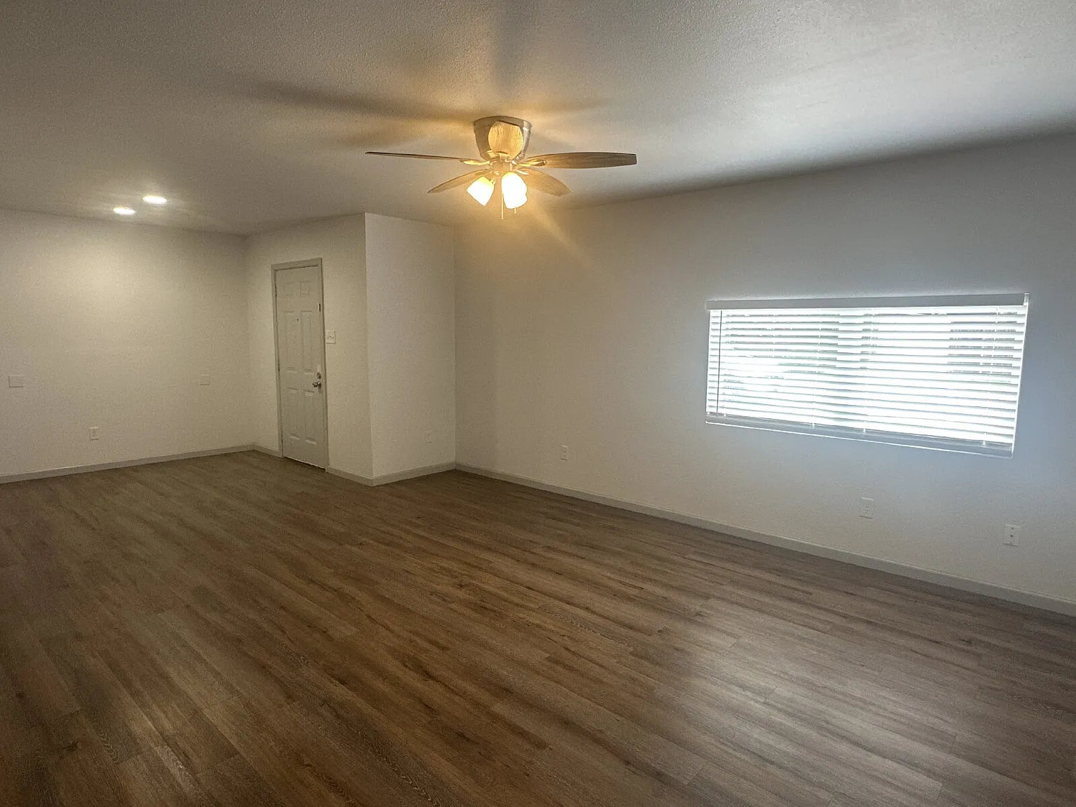 3 bed, 2.0 bath, 1480 sqft, $1,250 — Photo 2