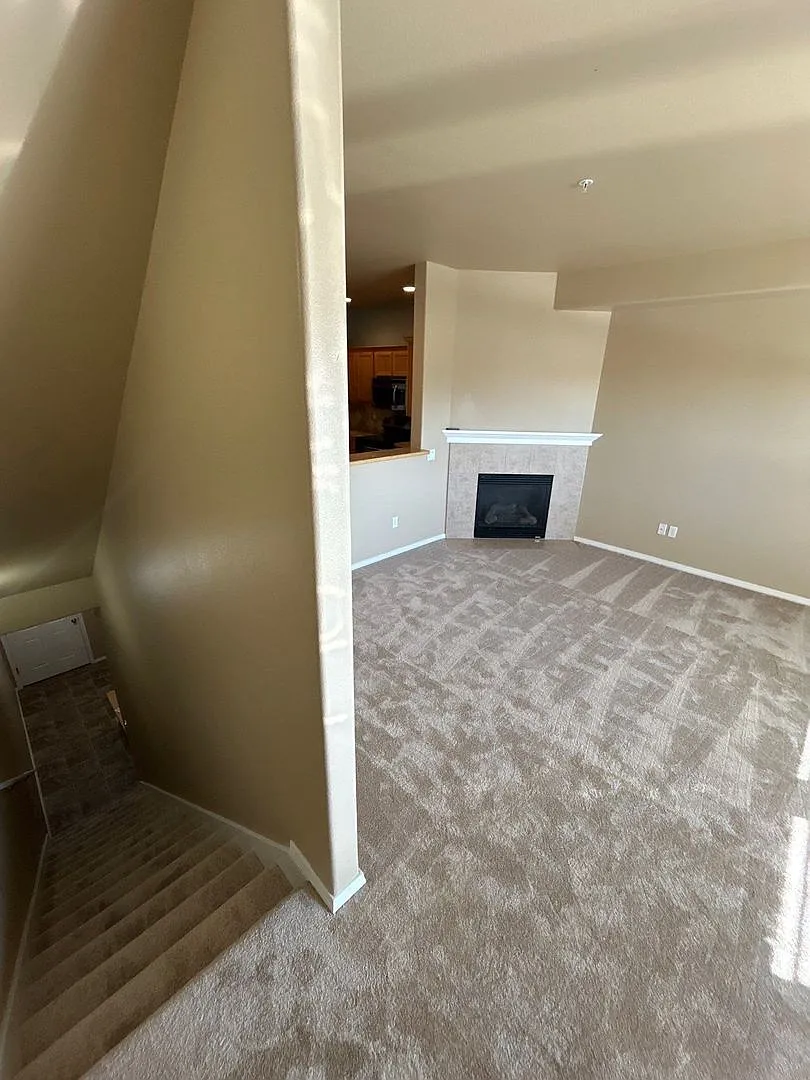 2 bed, 2.0 bath, 1474 sqft, $2,045 — Photo 4