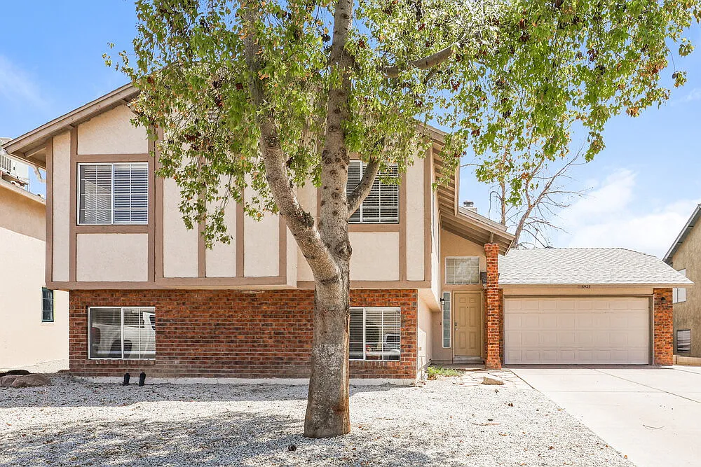 4 bed, 3.0 bath, 2489 sqft, $2,505 — Photo 1