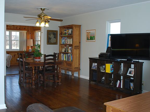 4th image of 4801 Laurella Ave