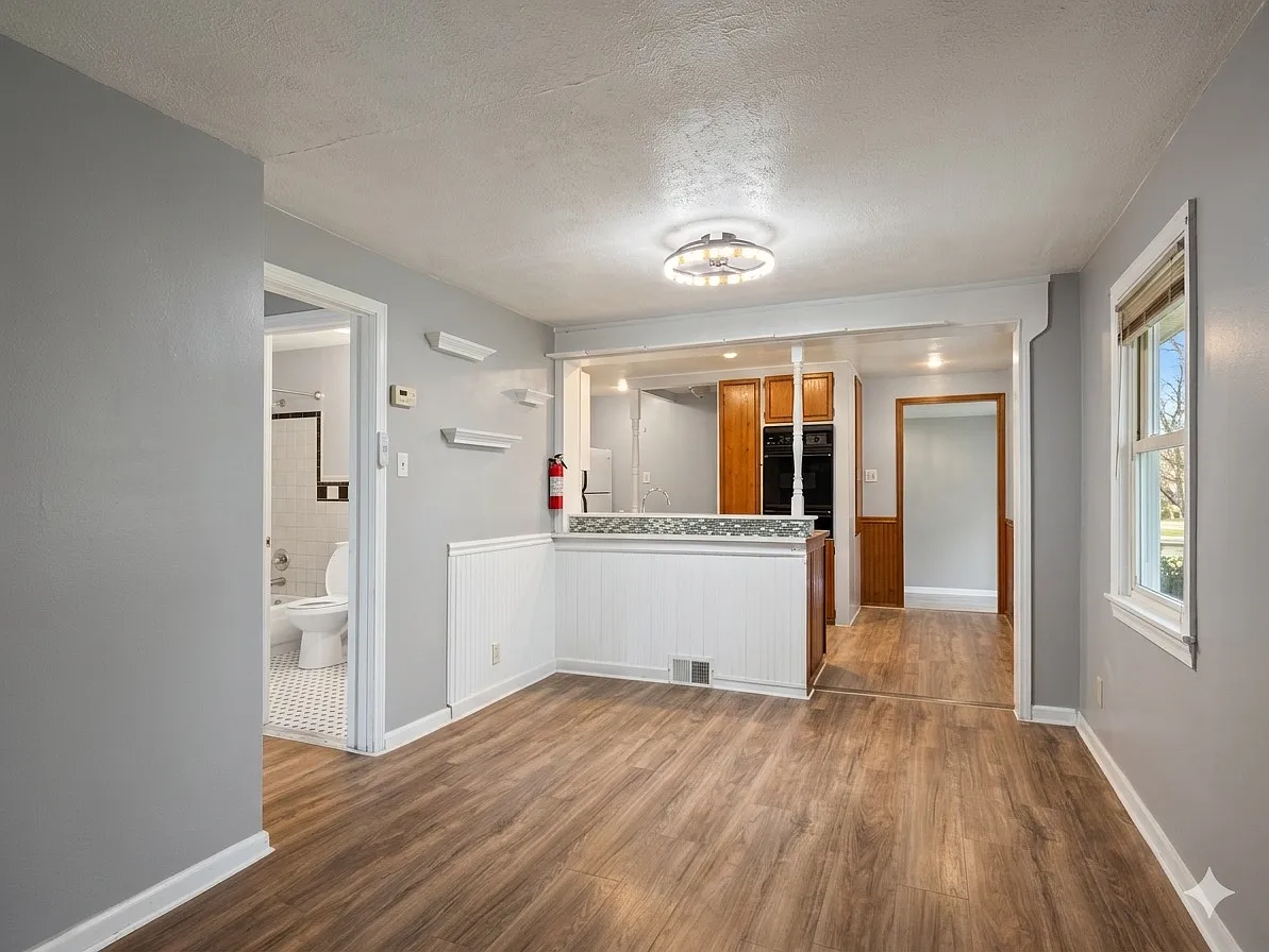 2 bed, 1.5 bath, 1100 sqft, $1,400 — Photo 3