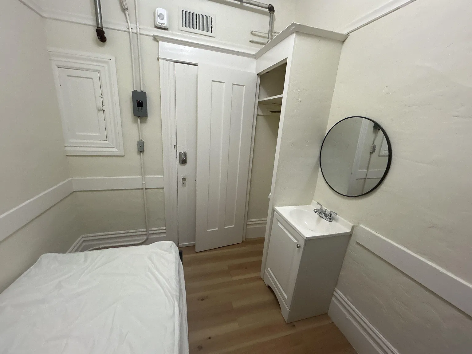 4 bed, 4.0 bath, 6000 sqft, $1,161 — Photo 2