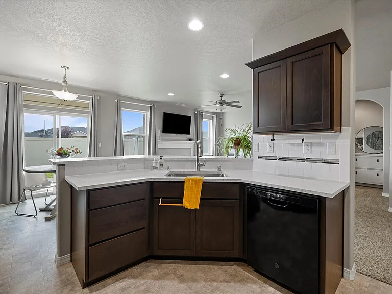 275 Wishkah Dr — Photo 15