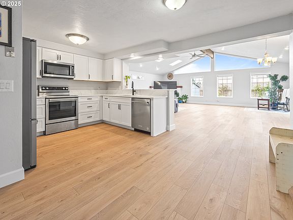 4th image of 4125 Spruce St