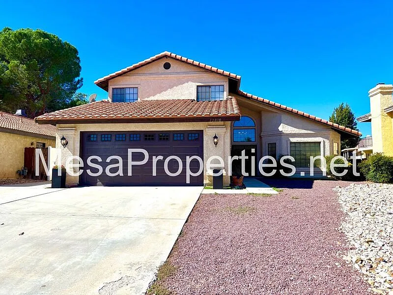 4 bed, 3.0 bath, 2668 sqft, $2,650 — Photo 2