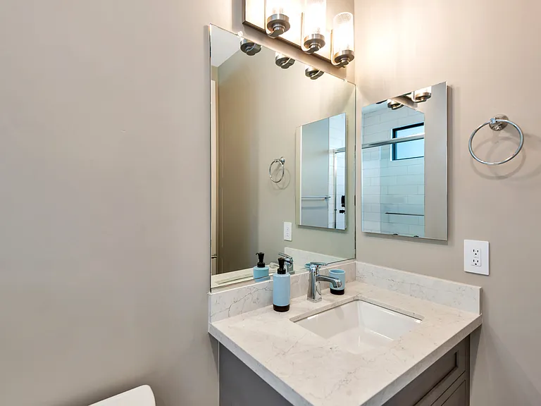 4525 N 40th St #6 — Photo 46