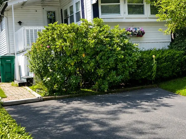 8 Natureway Cir, Halifax, MA 02338