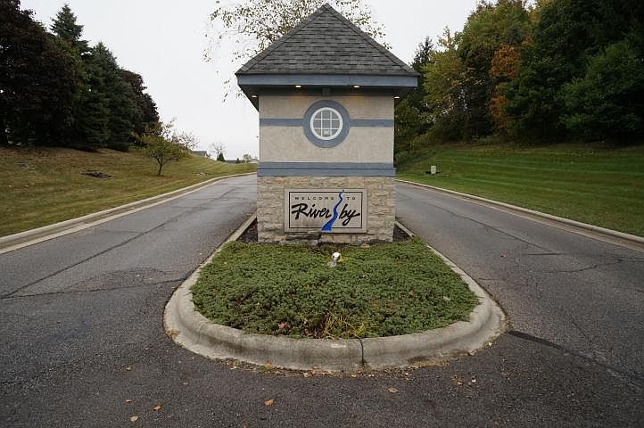 1st image of 935 Village Dr