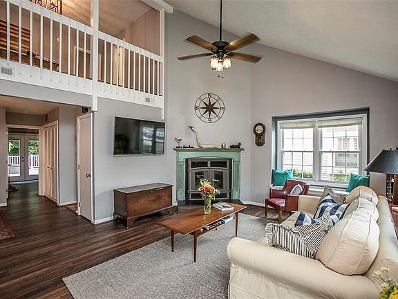 3rd image of 126 Briarwood Pl