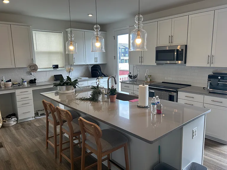 355 Andrew Ct — Photo 2