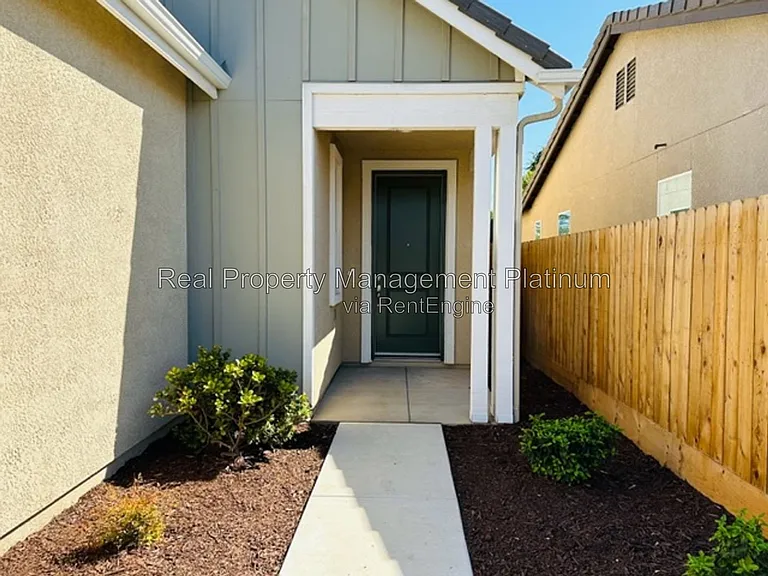 1477 Las Rosas Ave — Photo 12