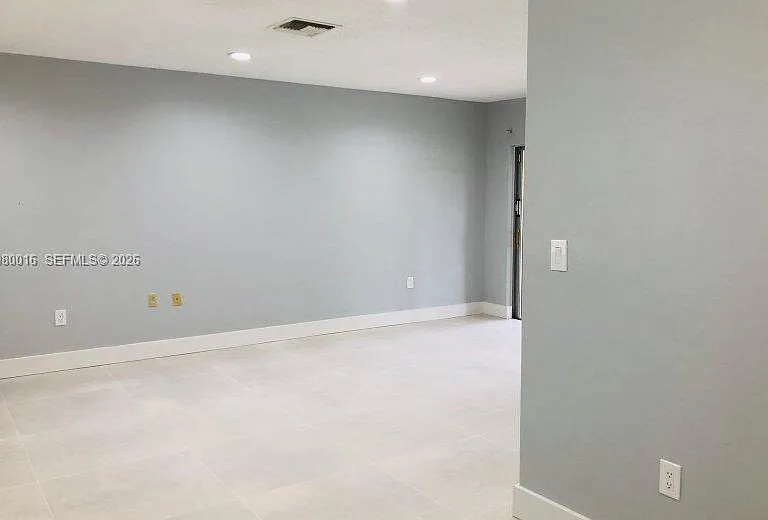 930 Benevento Ave #930 — Photo 3