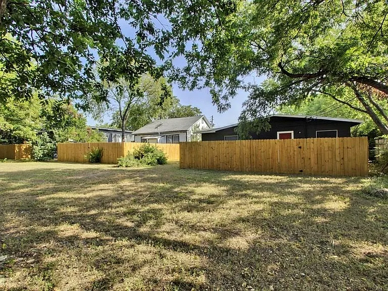 611 Nelray Blvd #A — Photo 17