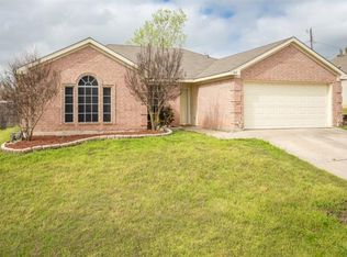 613 Gracie Ln, Burleson, TX 76028