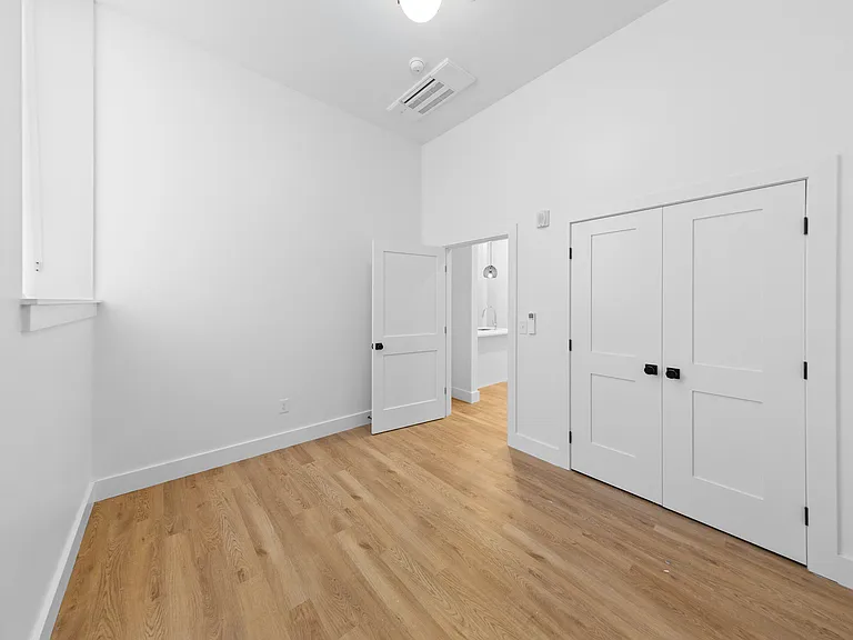 99 Richmond St #101 — Photo 22