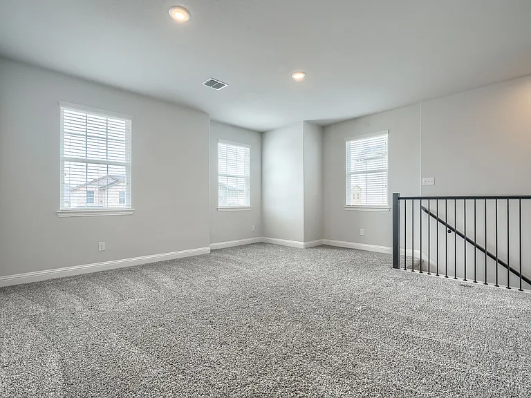 724 Portina Dr — Photo 23
