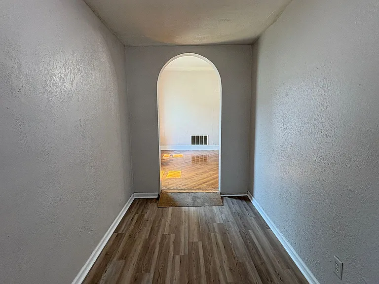 3937 Woodhaven Dr — Photo 11