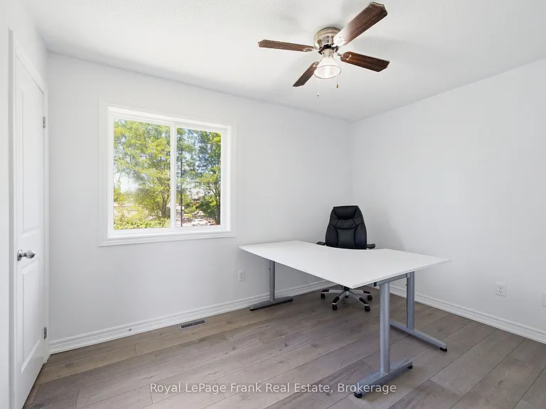 26 Fallingbrook Cres — Photo 16