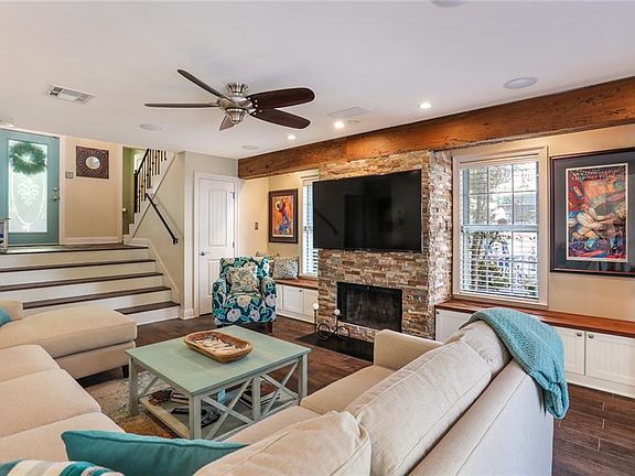 4th image of 1106 Livingston St #8
