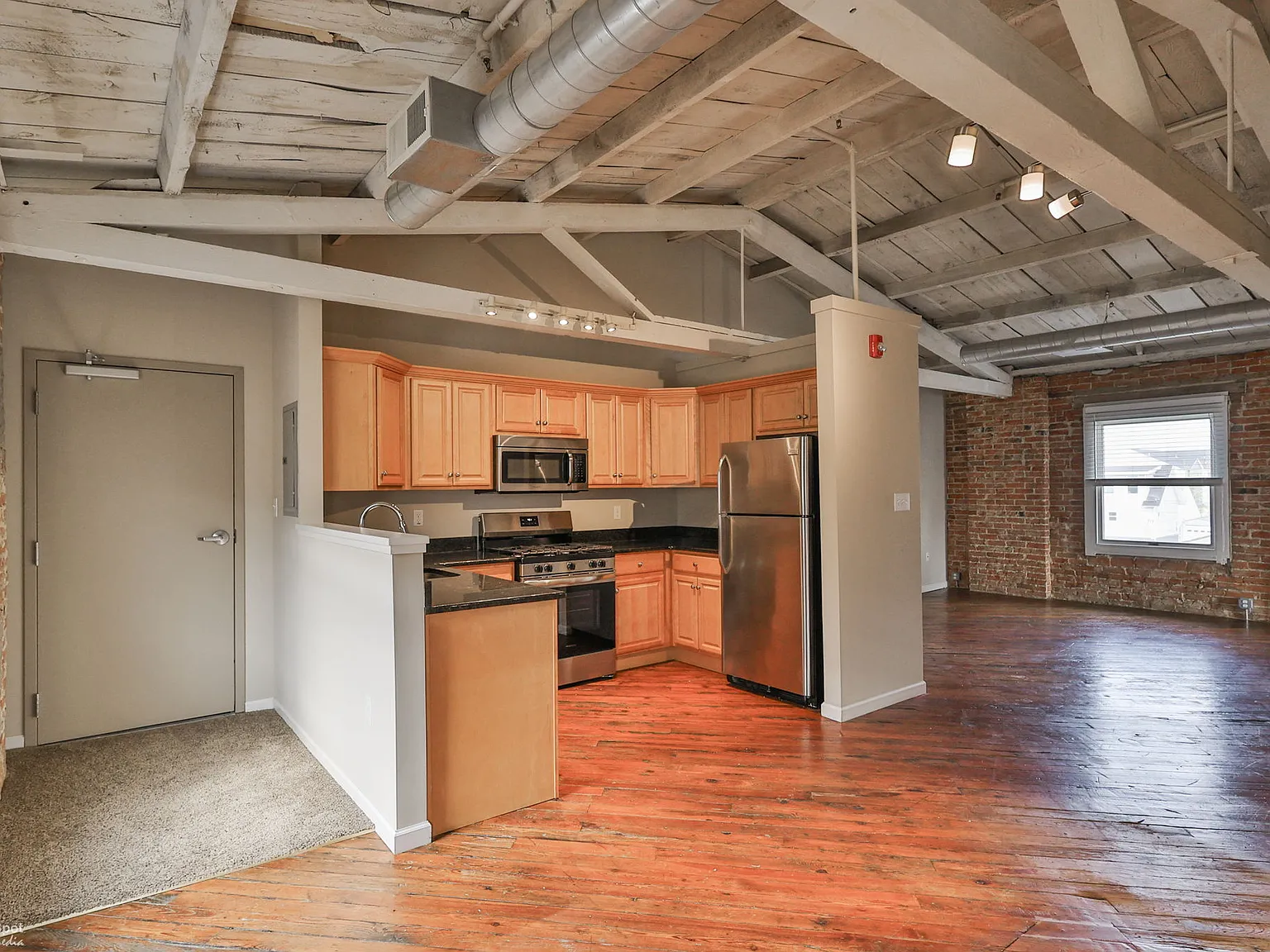 2 bed, 1145 sqft, $2,098 — Photo 1