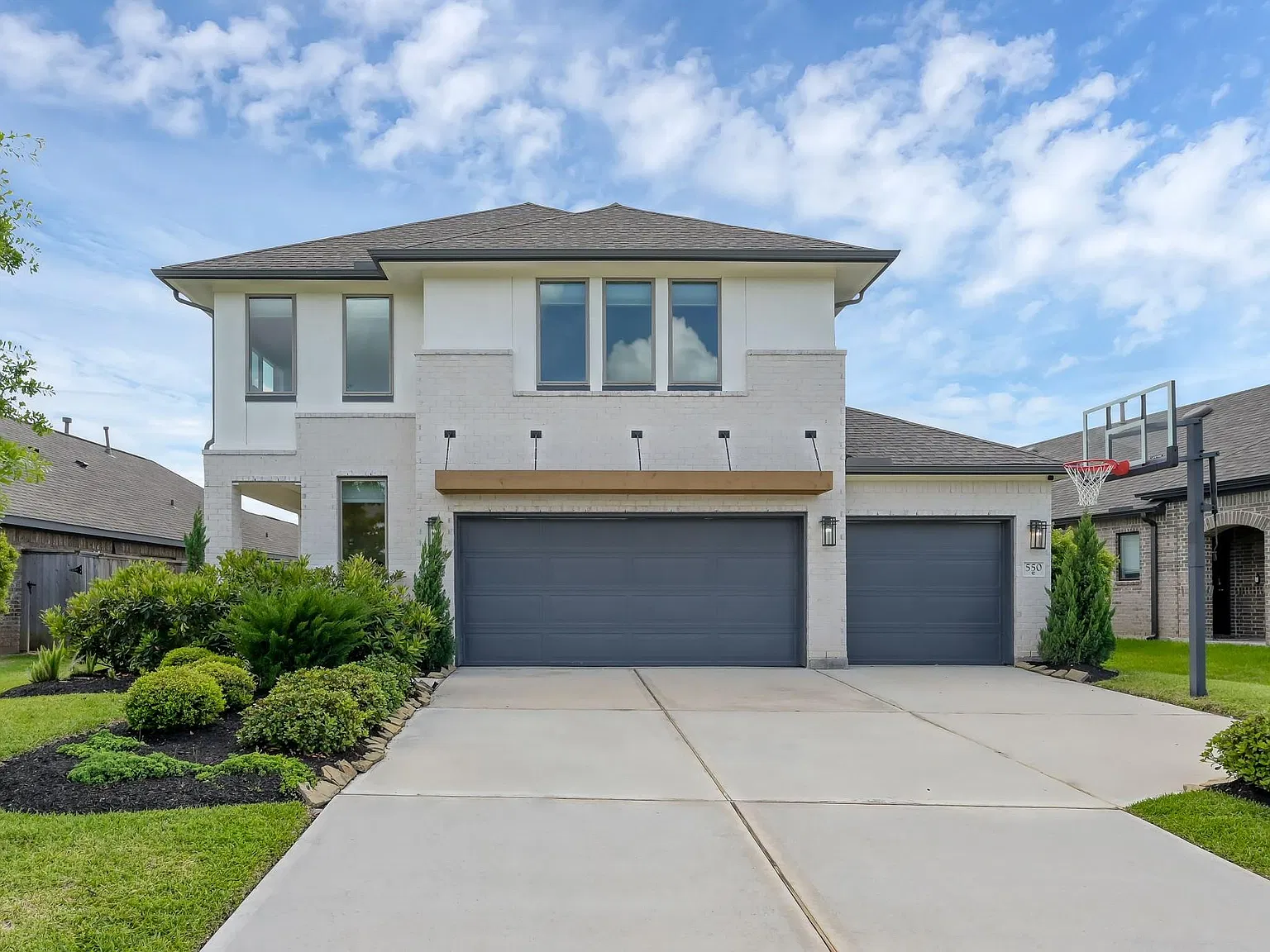4 bed, 3.0 bath, 2702 sqft, $3,250 — Photo 2