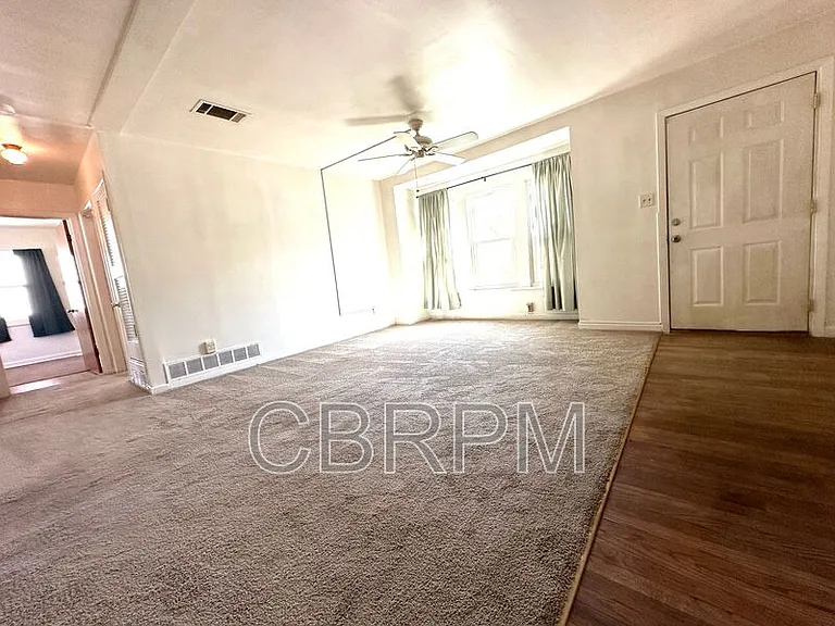 3004 43rd St — Photo 3