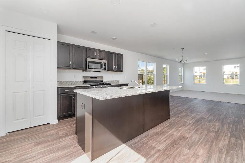 12 Meredith Wy — Photo 4