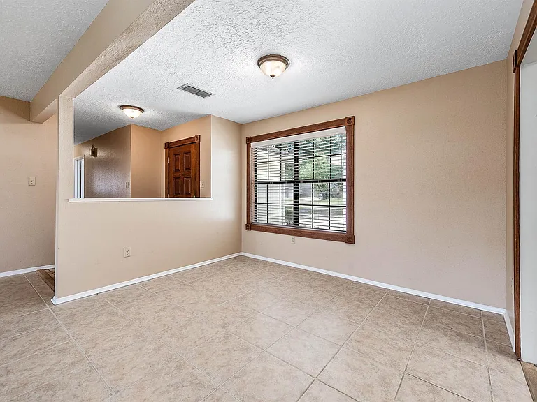 11210 Daybreak Ln — Photo 11