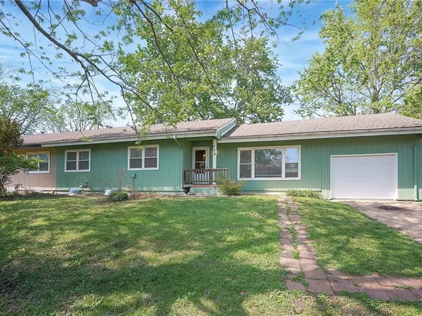 409 Corral Dr, Belton, MO 64012