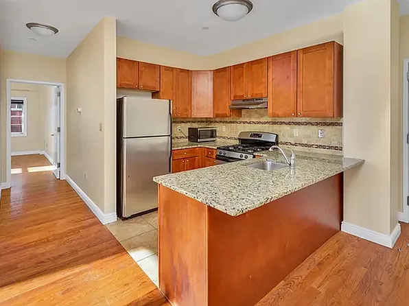 12-03 Jackson Avenue image 3 of 12