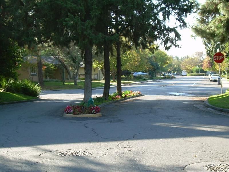 2nd image of 2002 Alta Loma St