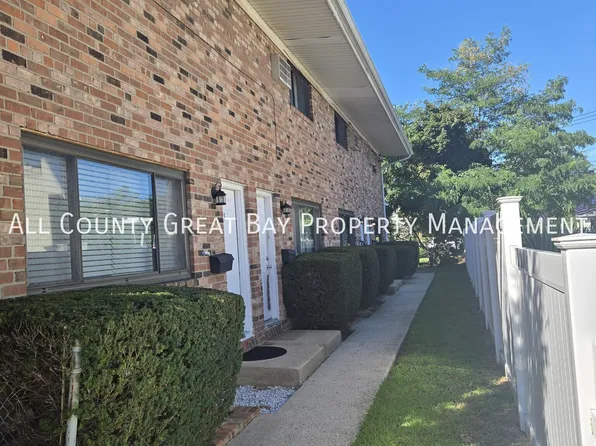 15 Washington Ave APT 1, Amityville, NY 11701