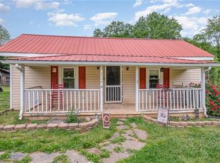 2724 Simpson Mill Rd, Mount Airy, NC 27030