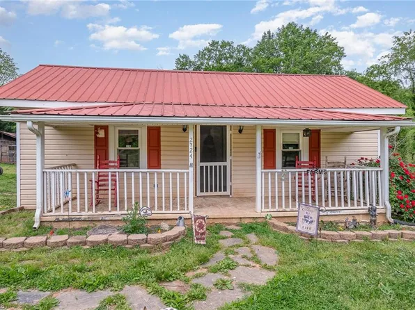 2724 Simpson Mill Rd, Mount Airy, NC 27030