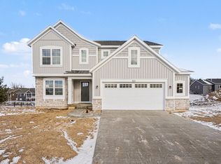 1831 Stratford Ln NW, Grand Rapids, MI 49534