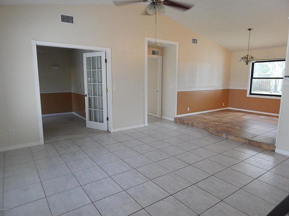 2nd image of 2530 Majestic Ave