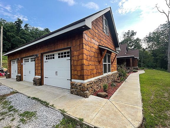 3rd image of 5795 Iron Mountain Rd