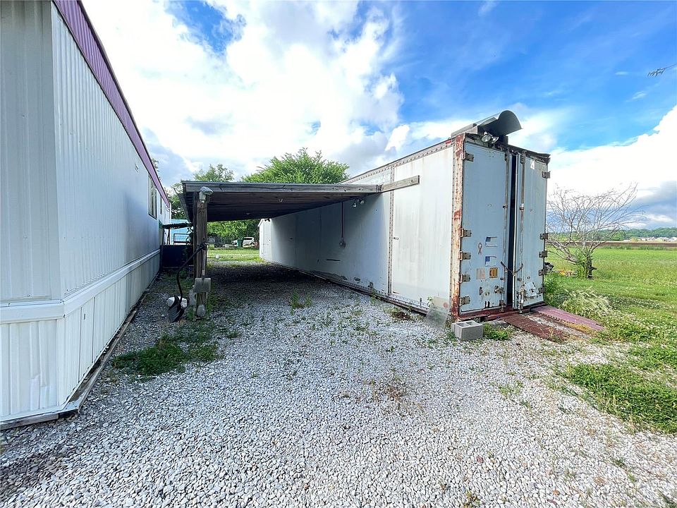 2nd image of 1600 Black Ln