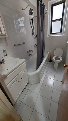Bathroom, photo 1