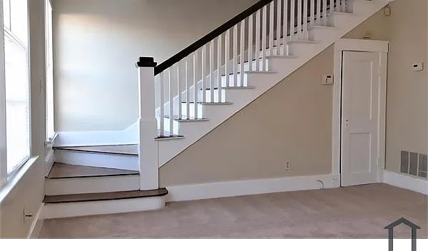 2 bed, 1100 sqft, $1,200 — Photo 2
