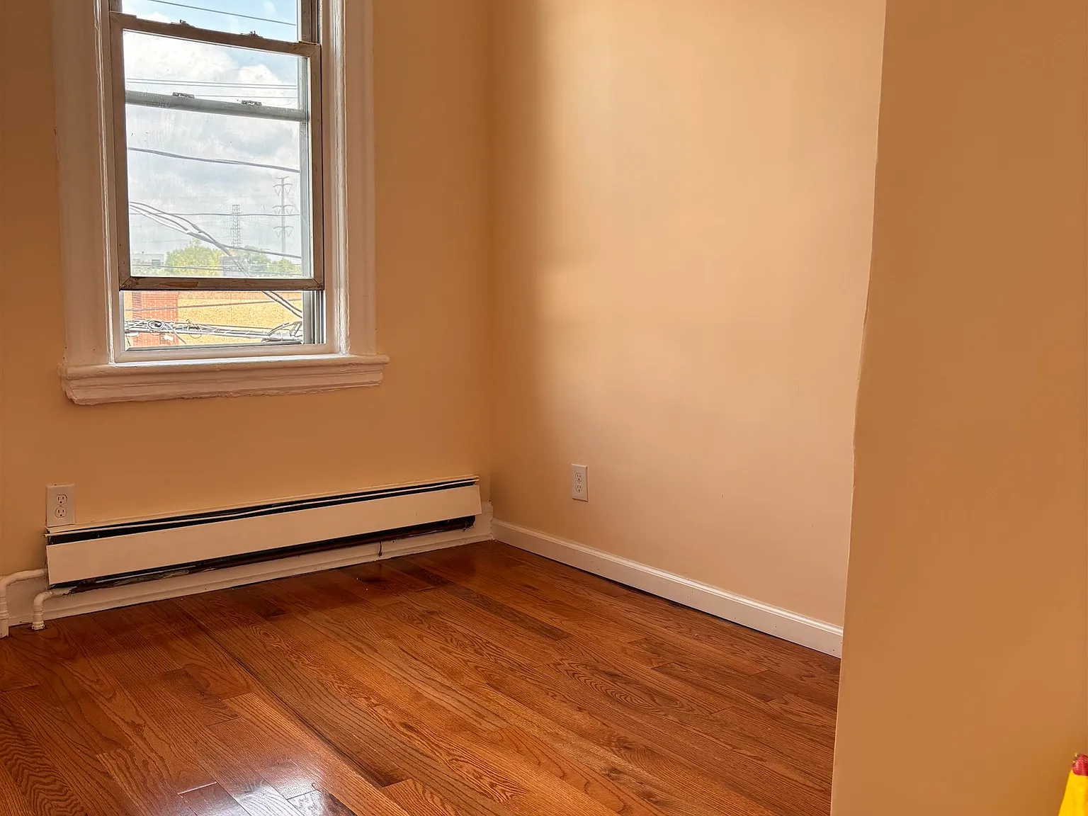 3 bed, 1.0 bath, 1764 sqft, $2,650 — Photo 3