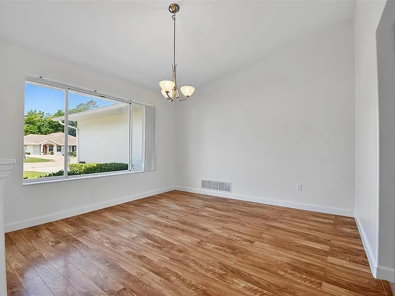 231 Wellington Dr — Photo 17