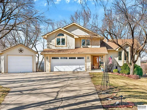 14506 Hackberry Ln, Plattsmouth, NE 68048