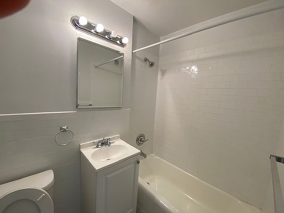 4th image of 27 E 13th St APT 6P