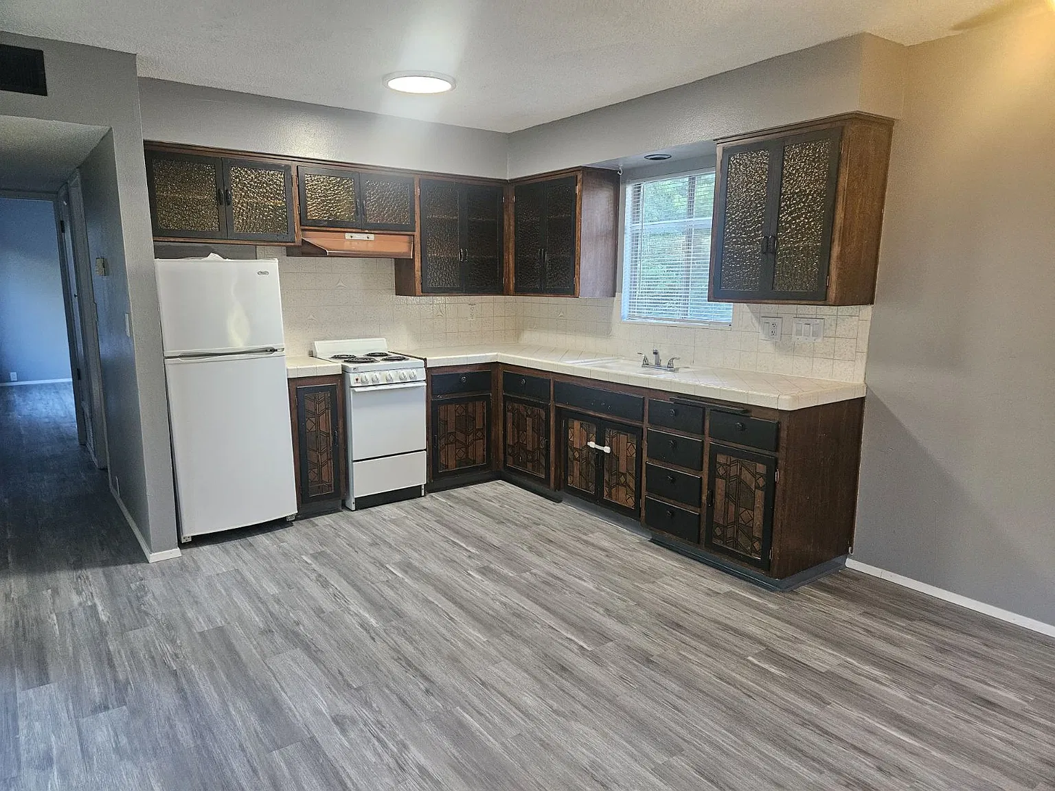 1 bed, $1,000 — Photo 3