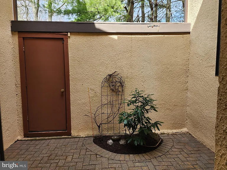 254 Sayre Dr — Photo 3