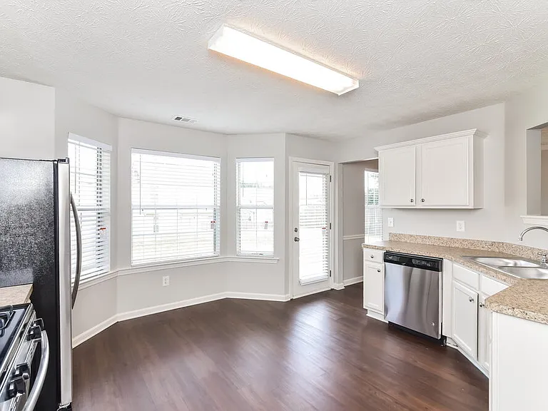 5160 Towne Park Dr — Photo 9